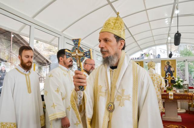 Înaltpreasfințitul Părinte Teofan a slujit la hramul Mănăstirii Ostrog din Muntenegru