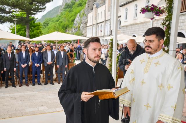 Înaltpreasfințitul Părinte Teofan a slujit la hramul Mănăstirii Ostrog din Muntenegru