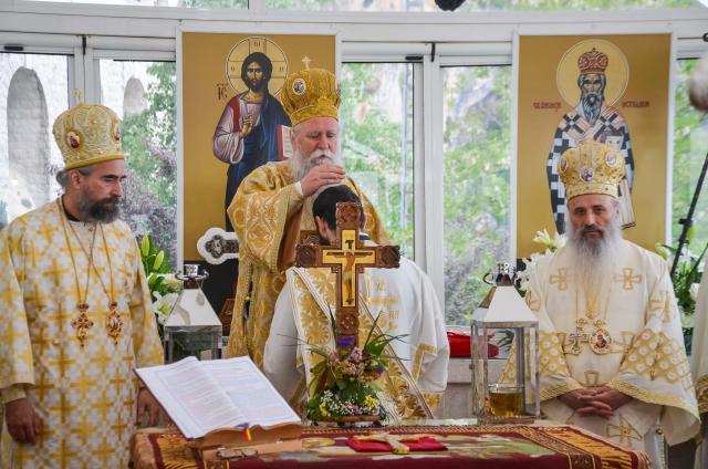 Înaltpreasfințitul Părinte Teofan a slujit la hramul Mănăstirii Ostrog din Muntenegru