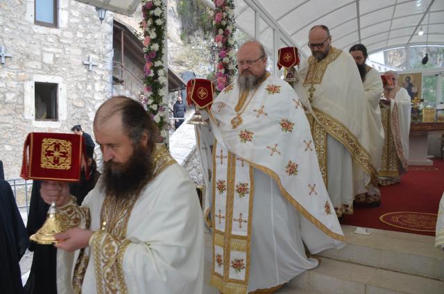 Înaltpreasfințitul Părinte Teofan a slujit la hramul Mănăstirii Ostrog din Muntenegru