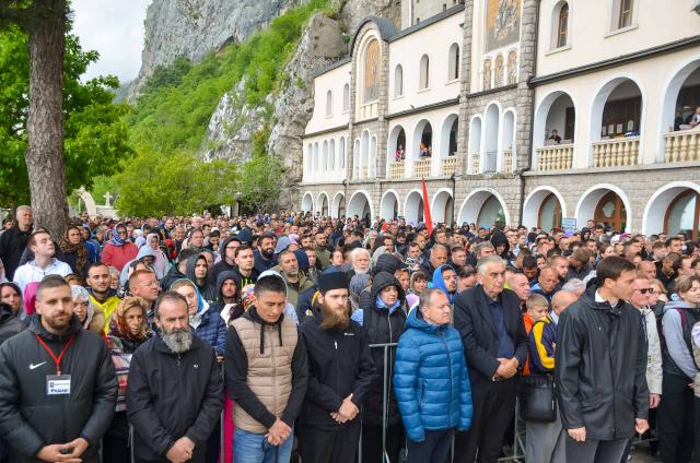Înaltpreasfințitul Părinte Teofan a slujit la hramul Mănăstirii Ostrog din Muntenegru