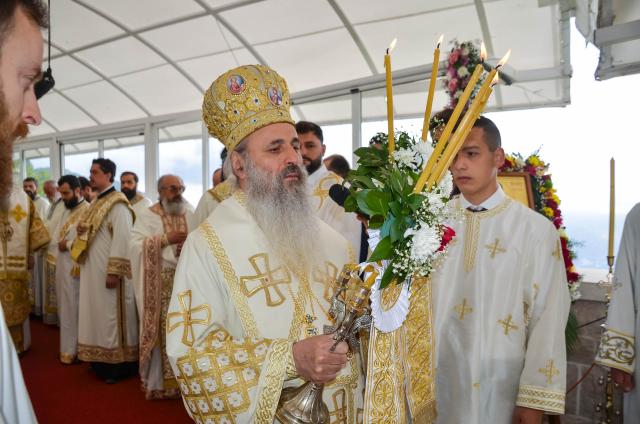 Înaltpreasfințitul Părinte Teofan a slujit la hramul Mănăstirii Ostrog din Muntenegru