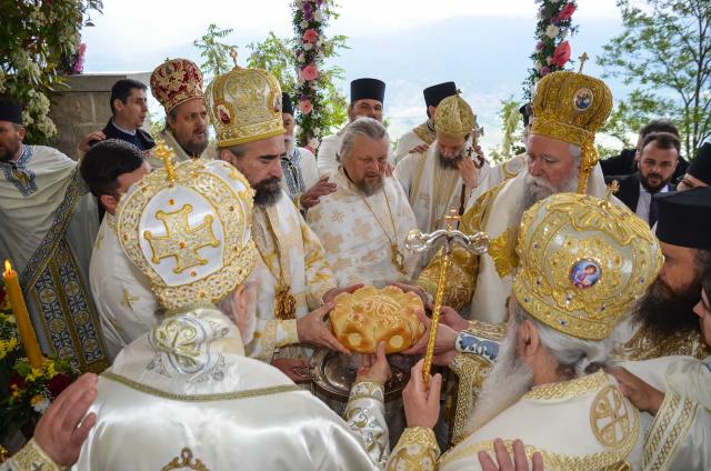 Înaltpreasfințitul Părinte Teofan a slujit la hramul Mănăstirii Ostrog din Muntenegru