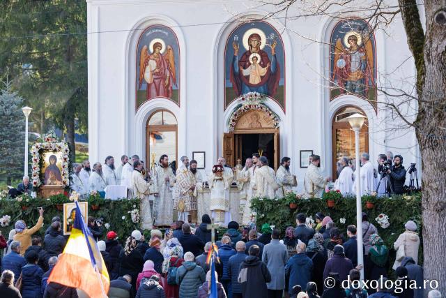 Numeroși credincioși la proclamarea canonizării Sfintei Cuvioase Mavra de pe Ceahlău: