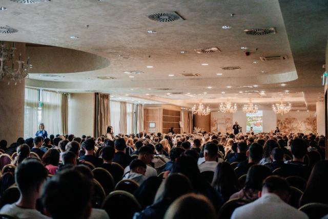 Peste 500 de tineri ieșeni au participat la Întâlnirea Anuală a Tinerilor din Protopopiatele Ieșene