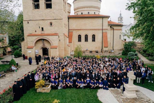 Peste 500 de tineri ieșeni au participat la Întâlnirea Anuală a Tinerilor din Protopopiatele Ieșene