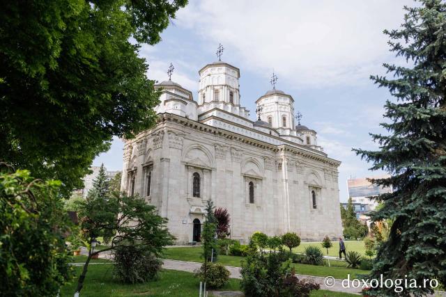 Priveghere la hramul Mănăstirii Golia din Iași