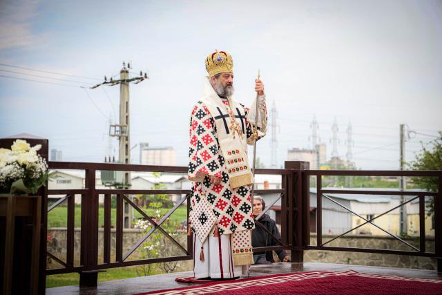 Slujire arhierească la hramul Mănăstirii Vlădiceni: „Sfântul Evanghelist Ioan ne arată să nu rămânem doar la înțelegerea cuvântului, ci la trăirea lui”