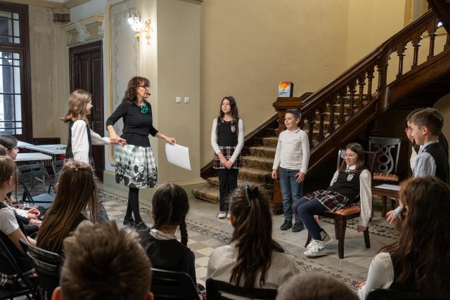 Alături de Veronica Iani, scriitoare și ilustratoare de cărți de povești, care a adus ani la rând bucurie copiilor
