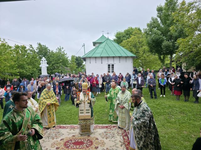 PS Nichifor Botoșăneanul, de Rusalii, la Mănăstirea Dagâța: „Să înțelegem ce ne vestește Tatăl în inimă, cum să putem să slujim cu unii altora cu smerenie”