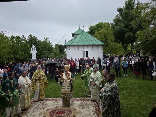 PS Nichifor Botoșăneanul, de Rusalii, la Mănăstirea Dagâța: „Să înțelegem ce ne vestește Tatăl în inimă, cum să putem să slujim cu unii altora cu smerenie”