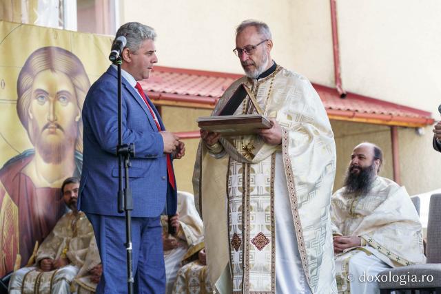 IPS Teofan a slujit la aniversarea a 30 de ani de la înființarea Liceului Teologic Ortodox din Piatra-Neamț