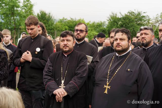 IPS Teofan a slujit la aniversarea a 30 de ani de la înființarea Liceului Teologic Ortodox din Piatra-Neamț