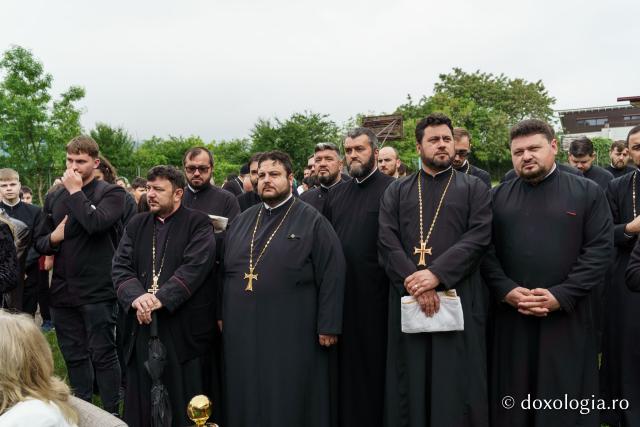 IPS Teofan a slujit la aniversarea a 30 de ani de la înființarea Liceului Teologic Ortodox din Piatra-Neamț