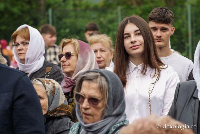 IPS Teofan a slujit la aniversarea a 30 de ani de la înființarea Liceului Teologic Ortodox din Piatra-Neamț
