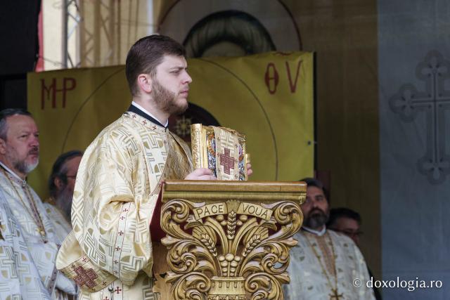 IPS Teofan a slujit la aniversarea a 30 de ani de la înființarea Liceului Teologic Ortodox din Piatra-Neamț