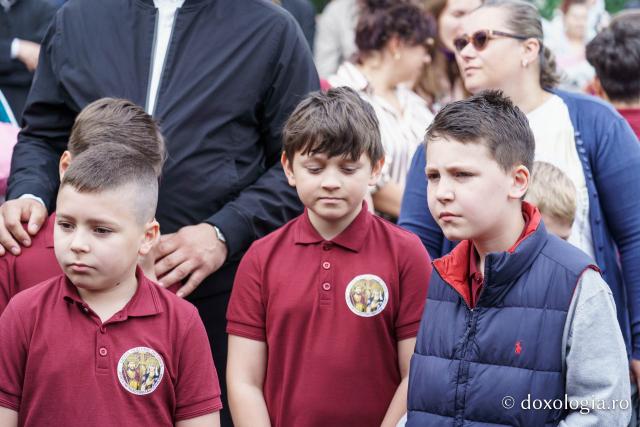 IPS Teofan a slujit la aniversarea a 30 de ani de la înființarea Liceului Teologic Ortodox din Piatra-Neamț