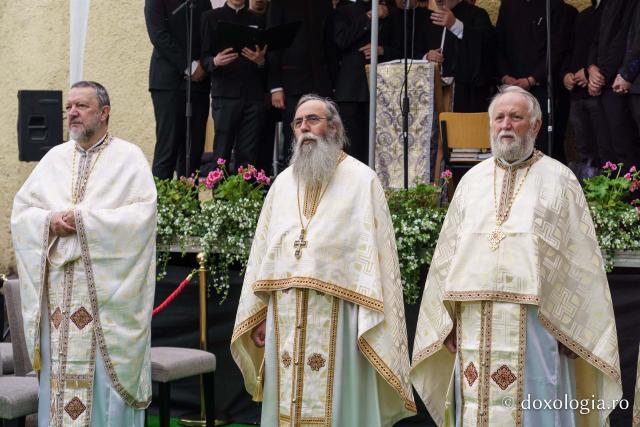 IPS Teofan a slujit la aniversarea a 30 de ani de la înființarea Liceului Teologic Ortodox din Piatra-Neamț