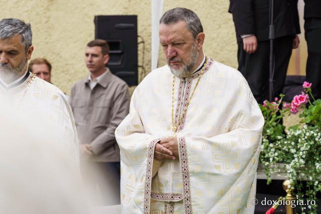 IPS Teofan a slujit la aniversarea a 30 de ani de la înființarea Liceului Teologic Ortodox din Piatra-Neamț