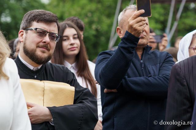IPS Teofan a slujit la aniversarea a 30 de ani de la înființarea Liceului Teologic Ortodox din Piatra-Neamț