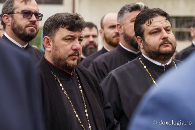 IPS Teofan a slujit la aniversarea a 30 de ani de la înființarea Liceului Teologic Ortodox din Piatra-Neamț