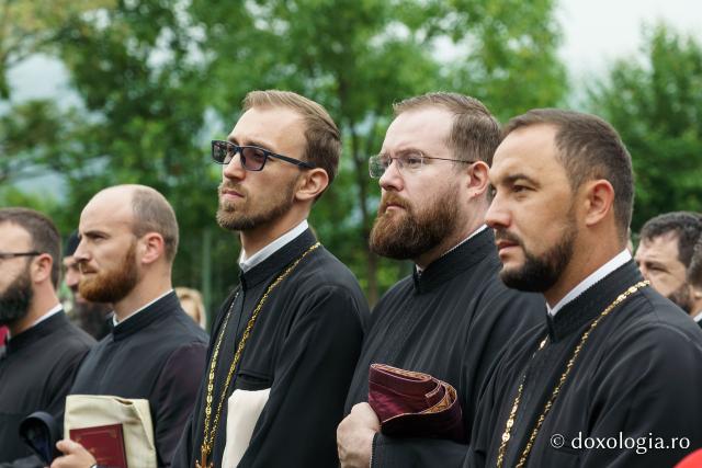 IPS Teofan a slujit la aniversarea a 30 de ani de la înființarea Liceului Teologic Ortodox din Piatra-Neamț