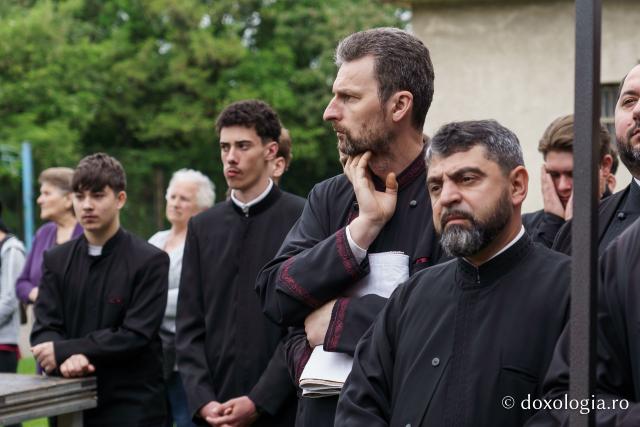IPS Teofan a slujit la aniversarea a 30 de ani de la înființarea Liceului Teologic Ortodox din Piatra-Neamț