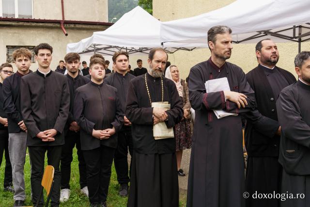 IPS Teofan a slujit la aniversarea a 30 de ani de la înființarea Liceului Teologic Ortodox din Piatra-Neamț