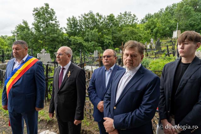 IPS Teofan, la Chiperești: „Omul sfânt îl pune întotdeauna pe Dumnezeu primul”