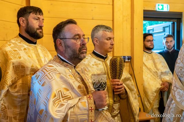 IPS Teofan, la Chiperești: „Omul sfânt îl pune întotdeauna pe Dumnezeu primul”