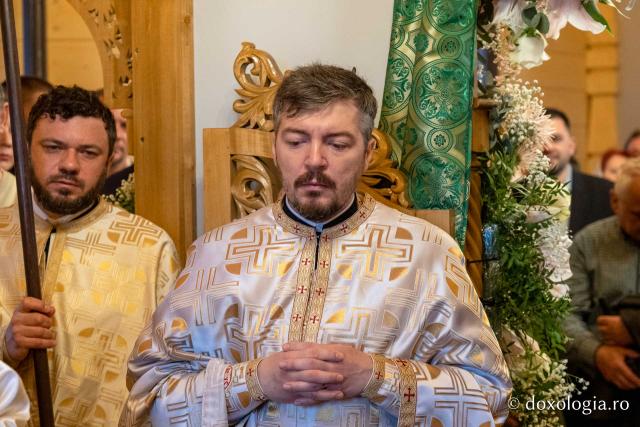 IPS Teofan, la Chiperești: „Omul sfânt îl pune întotdeauna pe Dumnezeu primul”