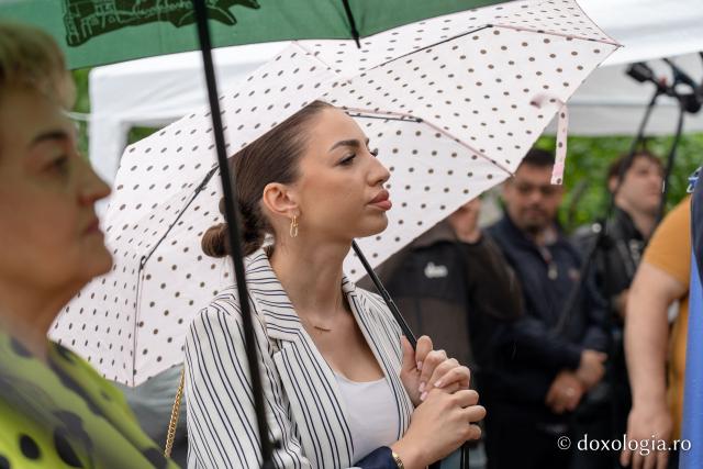 IPS Teofan, la Chiperești: „Omul sfânt îl pune întotdeauna pe Dumnezeu primul”
