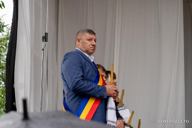 IPS Teofan, la Chiperești: „Omul sfânt îl pune întotdeauna pe Dumnezeu primul”