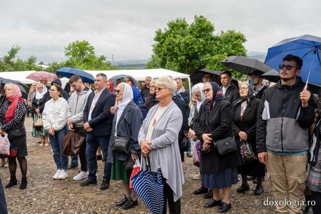 IPS Teofan, la Chiperești: „Omul sfânt îl pune întotdeauna pe Dumnezeu primul”