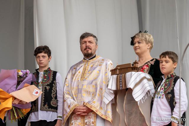 IPS Teofan, la Chiperești: „Omul sfânt îl pune întotdeauna pe Dumnezeu primul”