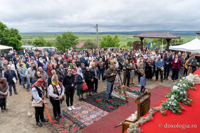 IPS Teofan, la Chiperești: „Omul sfânt îl pune întotdeauna pe Dumnezeu primul”