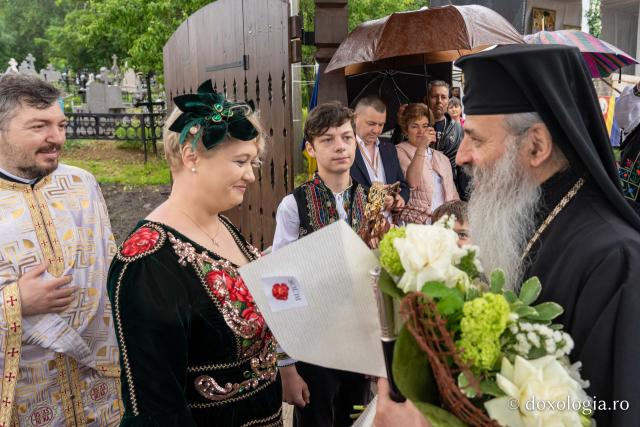 IPS Teofan, la Chiperești: „Omul sfânt îl pune întotdeauna pe Dumnezeu primul”