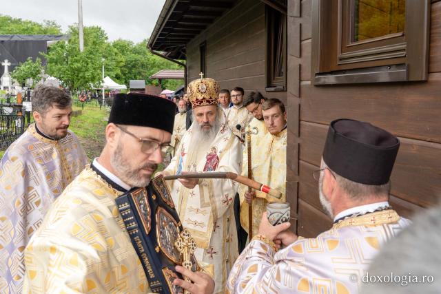 IPS Teofan, la Chiperești: „Omul sfânt îl pune întotdeauna pe Dumnezeu primul”