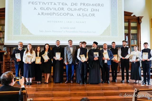 (Video) Elevii olimpici din Arhiepiscopia Iașilor, premiați la Centrul Eparhial din Iași
