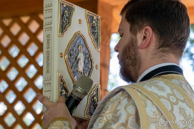 „Viața sfinților ne îndeamnă să ne încredințăm Domnului”, a transmis PS Nichifor Botoșăneanul credincioșilor veniți la hramul Mănăstirii Bucium