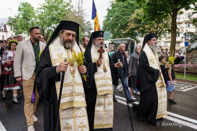 Sfântul Cuvios Cleopa de la Sihăstria, purtat în procesiune la hramul municipiului Piatra Neamț