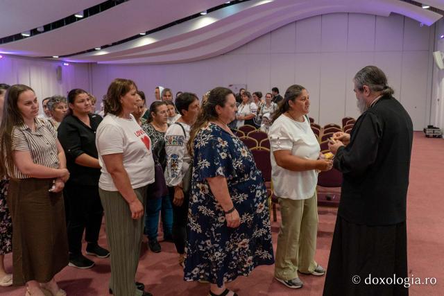 Mamele cu mulți copii din județele Iași, Botoșani și Neamț s-au reîntâlnit într-o ediție aniversară „Cu dragoste pentru mame”