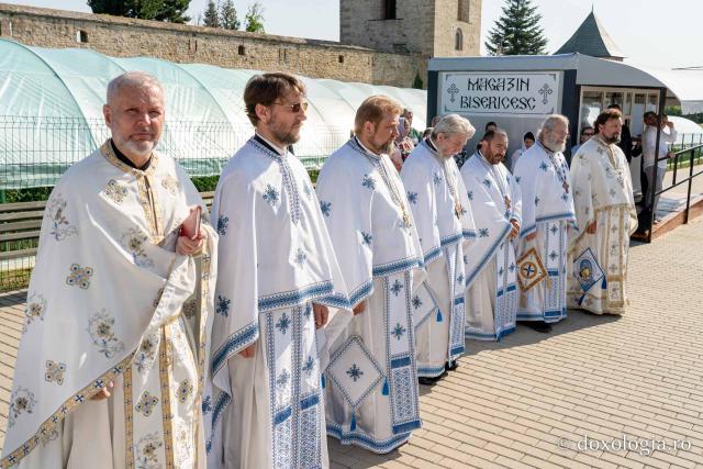 Sfinții Petru și Pavel, cinstiți de ieșeni la Mănăstirea Cetățuia: „Cu această conștiință au trăit, că sunt ai Domnului”