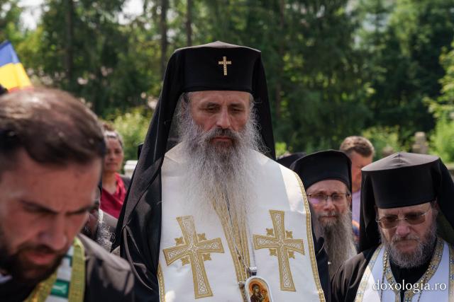 Emilian Arhiereul a fost înmormântat la Mănăstirea Neamț: „El rămâne prezent între pământeni prin faptele sale de iubire milostivă și smerită, de ajutorare a semenilor în nevoi și în necazuri”