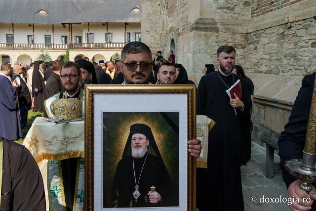 Emilian Arhiereul a fost înmormântat la Mănăstirea Neamț: „El rămâne prezent între pământeni prin faptele sale de iubire milostivă și smerită, de ajutorare a semenilor în nevoi și în necazuri”