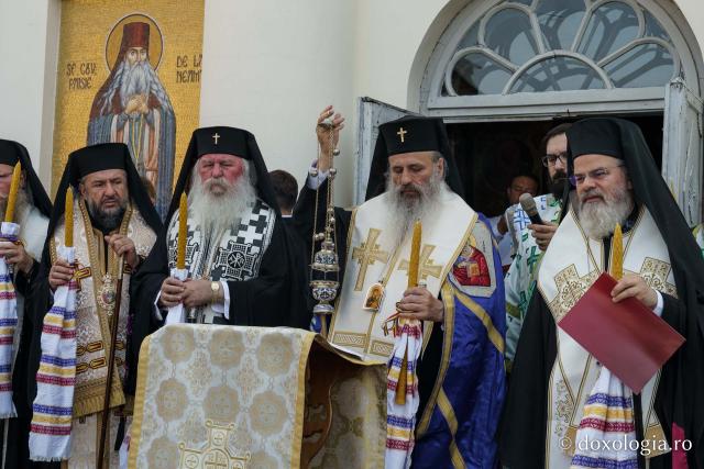Emilian Arhiereul a fost înmormântat la Mănăstirea Neamț: „El rămâne prezent între pământeni prin faptele sale de iubire milostivă și smerită, de ajutorare a semenilor în nevoi și în necazuri”