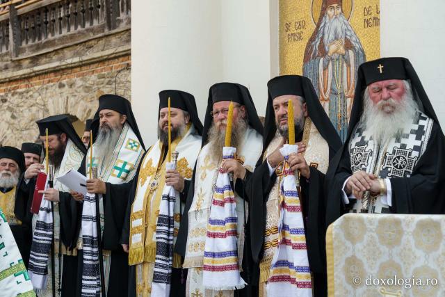 Emilian Arhiereul a fost înmormântat la Mănăstirea Neamț: „El rămâne prezent între pământeni prin faptele sale de iubire milostivă și smerită, de ajutorare a semenilor în nevoi și în necazuri”