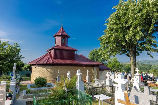 Biserica Parohiei „Sfânta Treime” din Pădureni a fost resfințită de Preasfințitul Părinte Nichifor Botoșăneanul