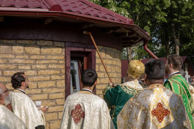 Biserica Parohiei „Sfânta Treime” din Pădureni a fost resfințită de Preasfințitul Părinte Nichifor Botoșăneanul