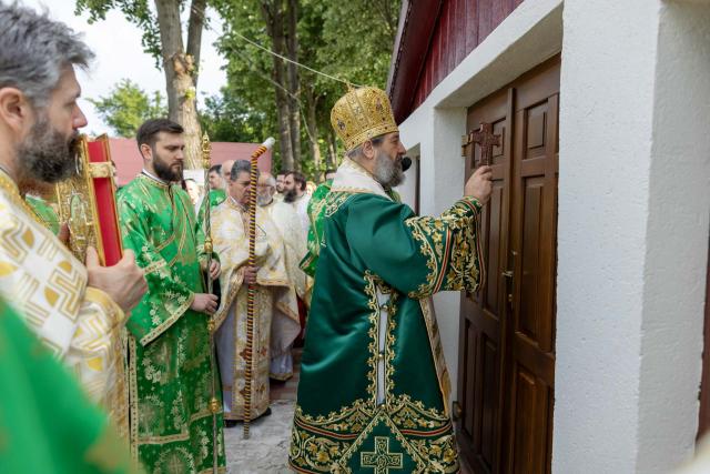 Biserica Parohiei „Sfânta Treime” din Pădureni a fost resfințită de Preasfințitul Părinte Nichifor Botoșăneanul